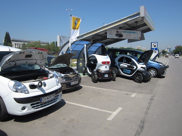 5 elektromobila na solarnata stantsiya na avtosalon sofia 2013